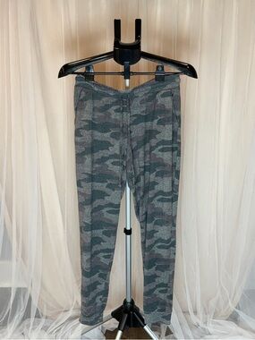 🖤 Maurices Camo Joggers/Sweatpants – Size M Regular – Soft Stretch Lounge Pants